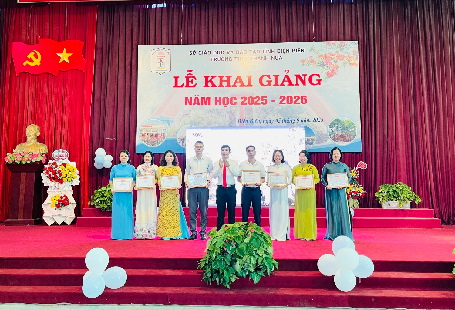 khen giáo viên đật DH