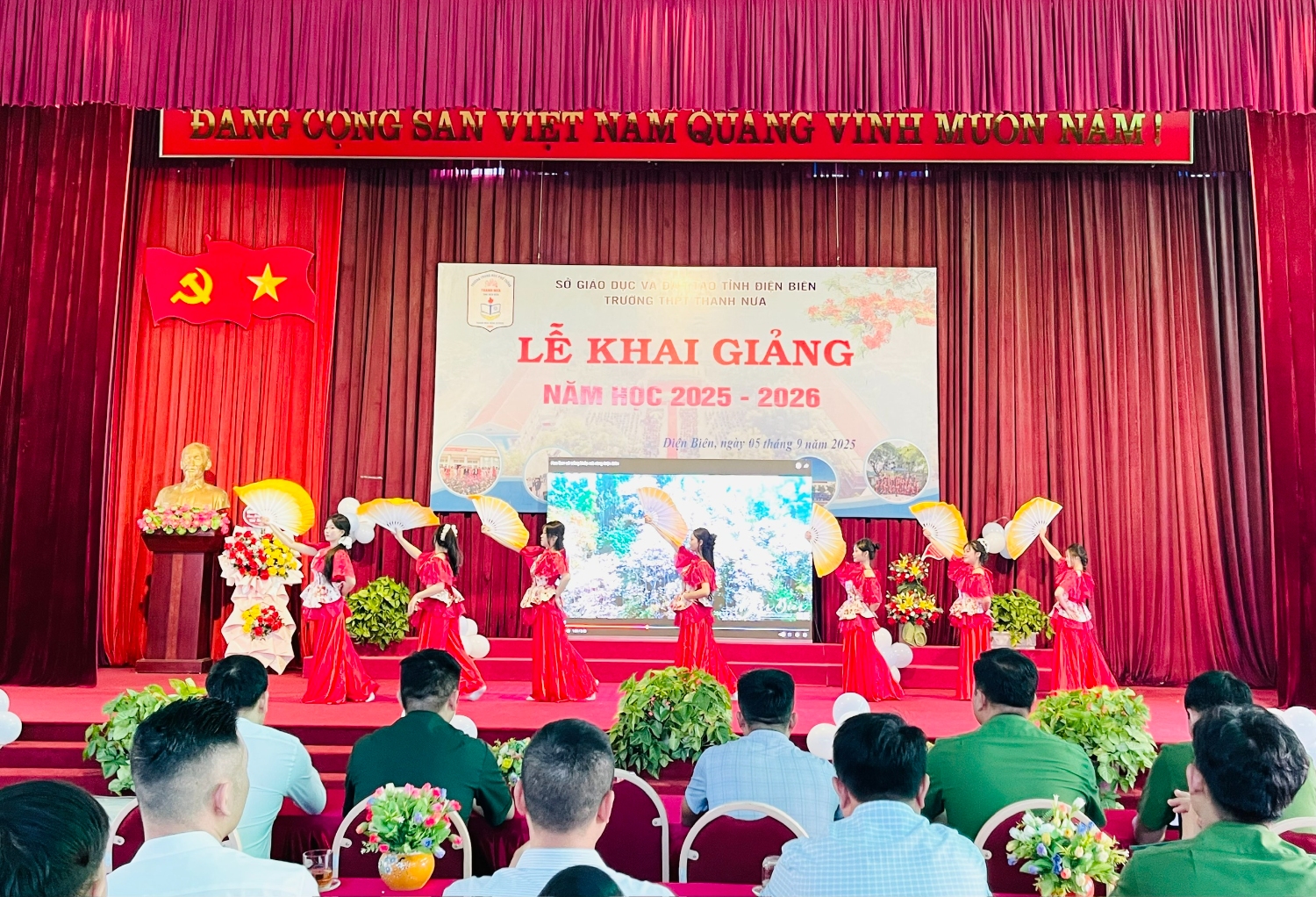 văn nghệ 2